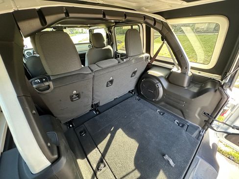 Used 2024 Jeep Wrangler Unlimited Sport image 18