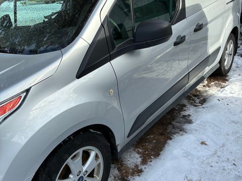 Used 2017 Ford Transit Connect XLT image 4