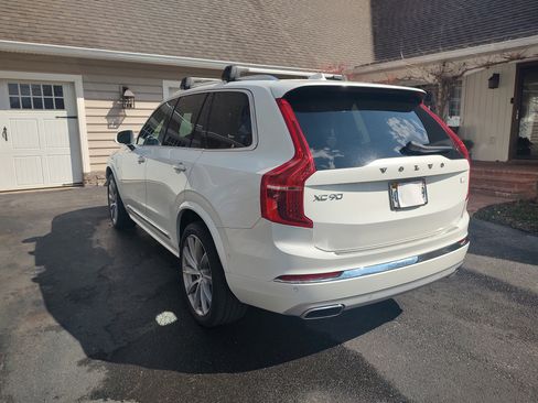 Used 2021 Volvo XC90 T8 Inscription w/ Advanced Package image 4