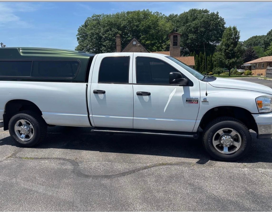 Used 2009 Dodge Ram 2500 Truck SLT w/ Trailer Tow Group AWD/4WD image 2
