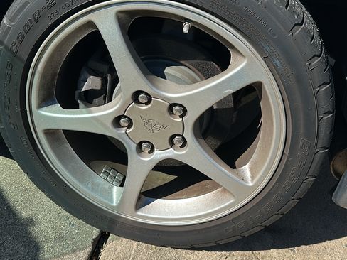 Used 2004 Chevrolet Corvette Coupe w/ Preferred Equipment Group image 12