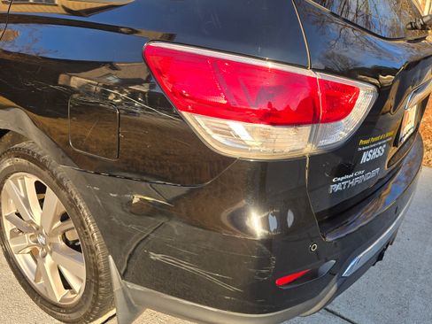 Used 2013 Nissan Pathfinder Platinum w/ Platinum Premium Pkg image 15