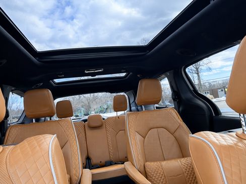 Used 2021 Chrysler Pacifica Pinnacle image 19