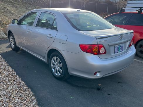 Used 2010 Toyota Corolla LE image 5