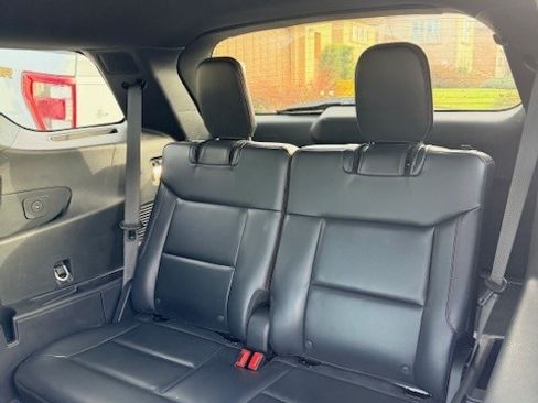 Used 2025 Ford Explorer ST-Line w/ Premium Package image 8