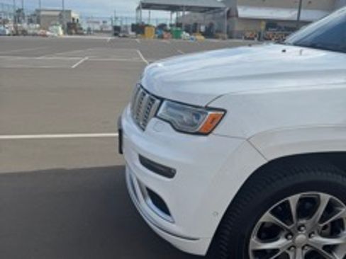 Used 2019 Jeep Grand Cherokee Summit w/ Platinum Series Group AWD/4WD image 19