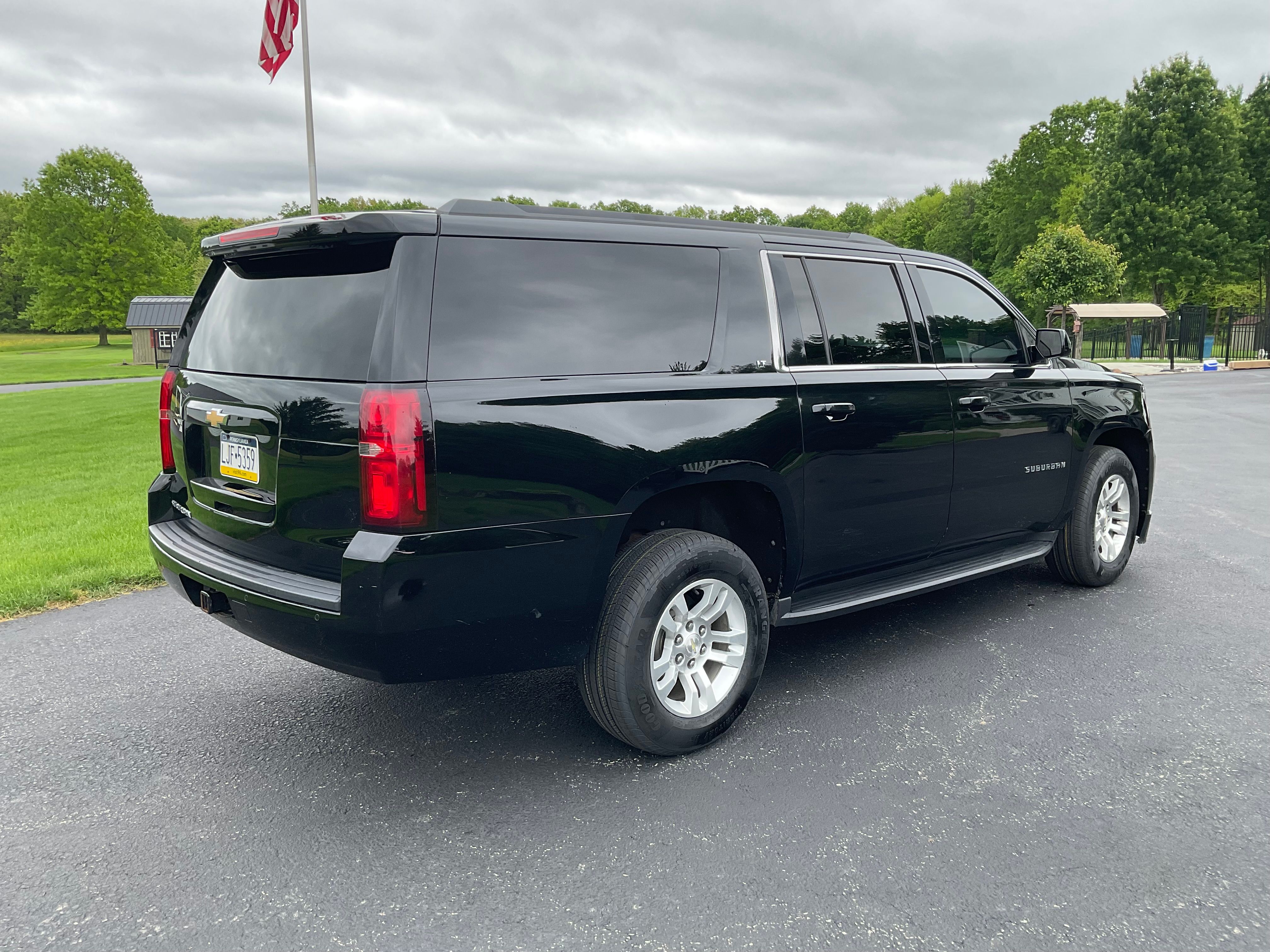 Used 2018 Chevrolet Suburban LT AWD/4WD image 4