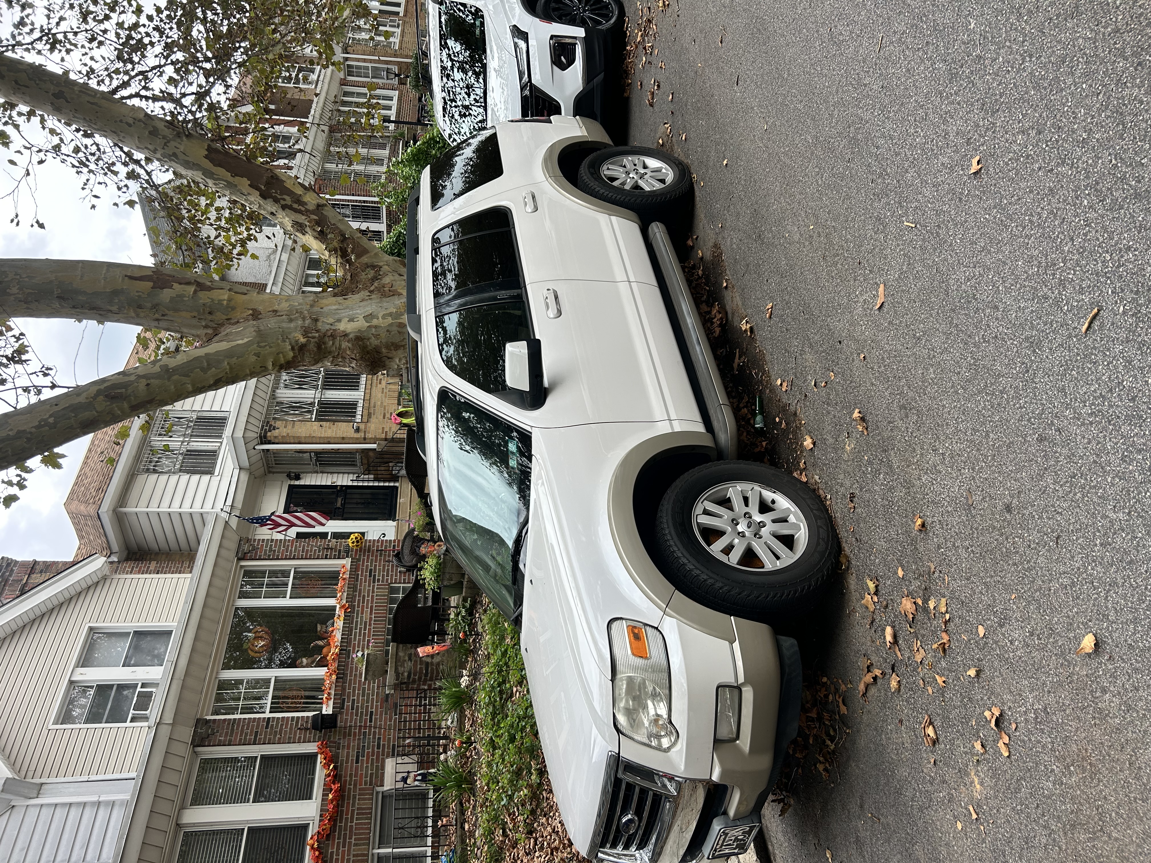Used 2010 Ford Explorer Eddie Bauer AWD/4WD image 4
