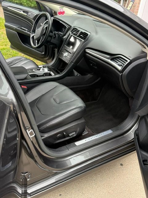 Used 2017 Ford Fusion Energi Titanium FWD image 12