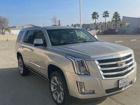 Used 2016 Cadillac Escalade Premium image 4