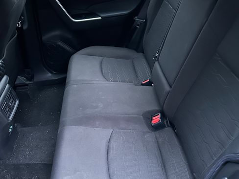 Used 2022 Toyota RAV4 SE image 9