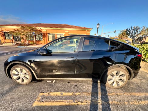 Used 2023 Tesla Model Y Long Range AWD/4WD image 10