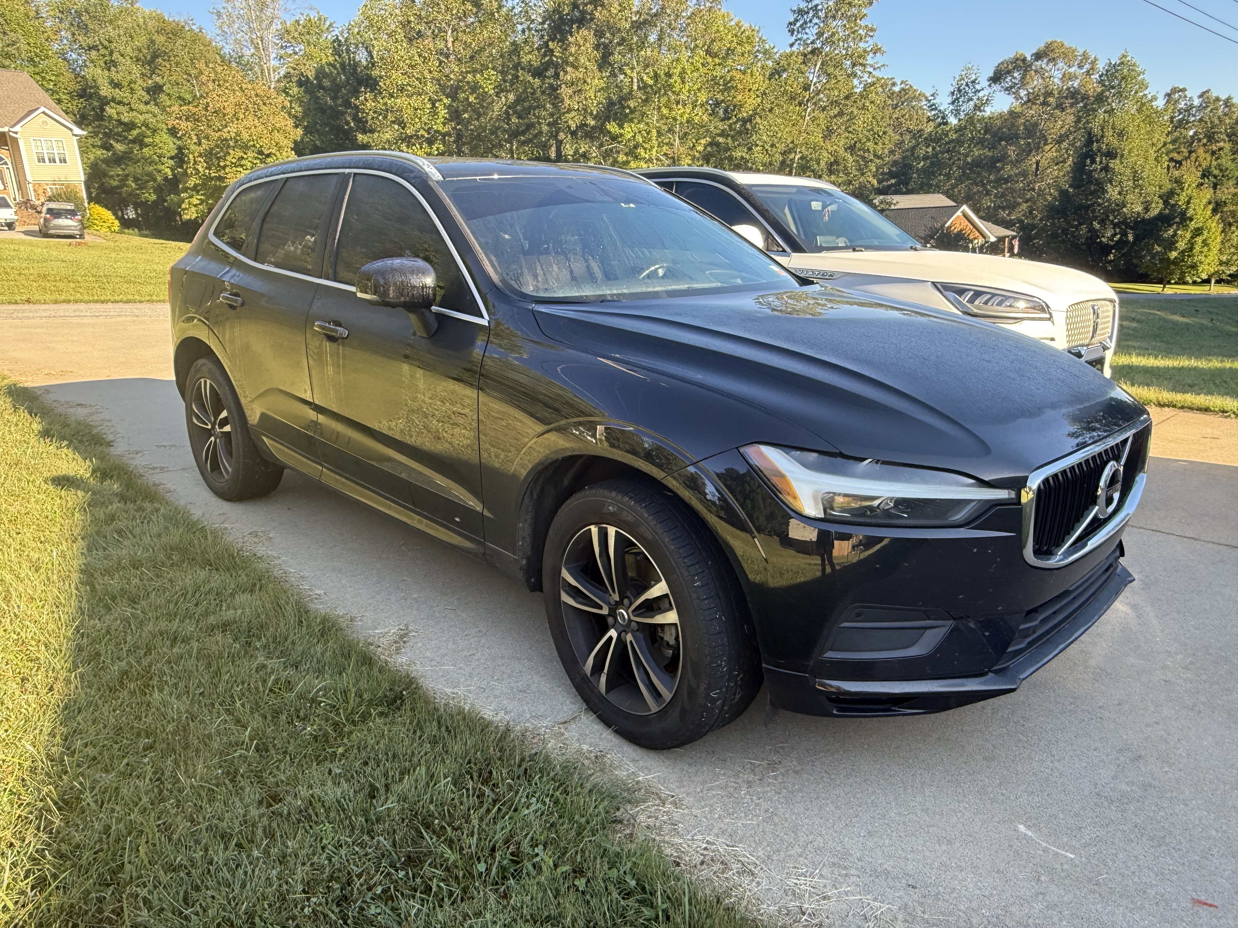 Used 2021 Volvo XC60 T5 Momentum w/ Advanced Package FWD image 1