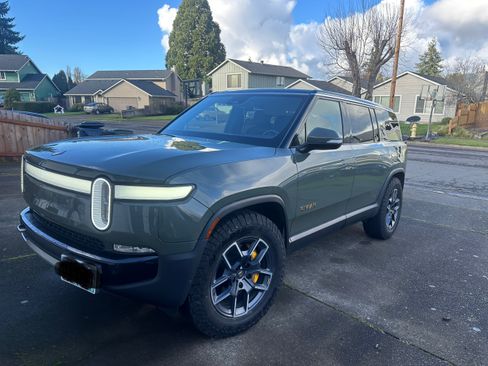 Used 2022 Rivian R1S Launch Edition image 1