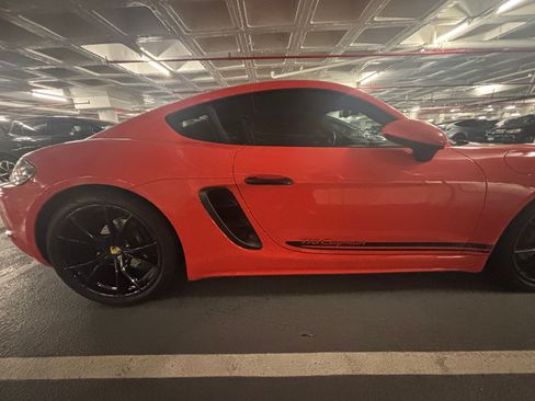 Used 2022 Porsche 718 Cayman Coupe 2D image 6