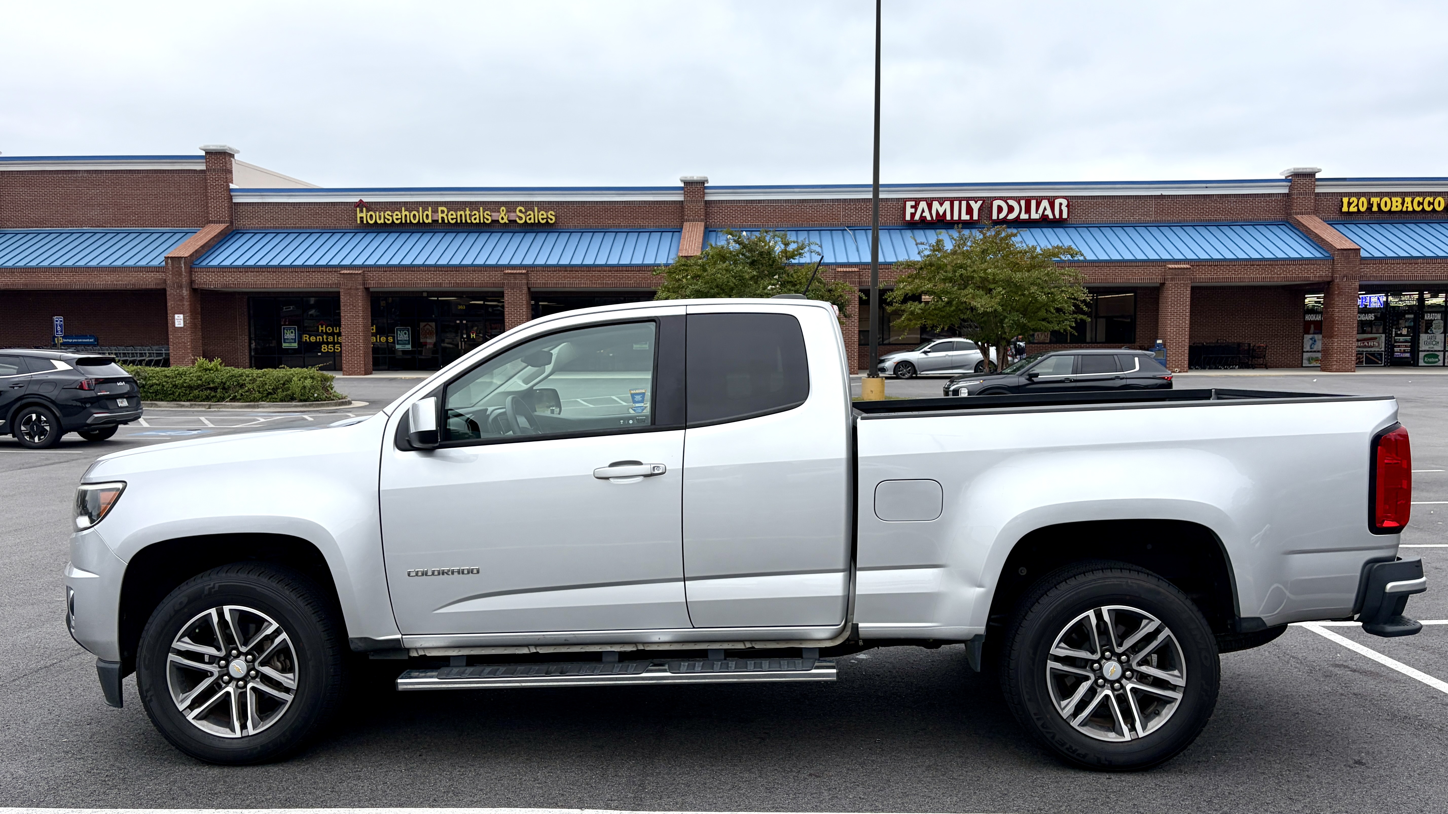 Used 2020 Chevrolet Colorado W/T w/ Custom Special Edition RWD image 4