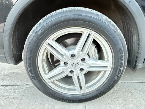 Used 2015 Porsche Cayenne S image 12