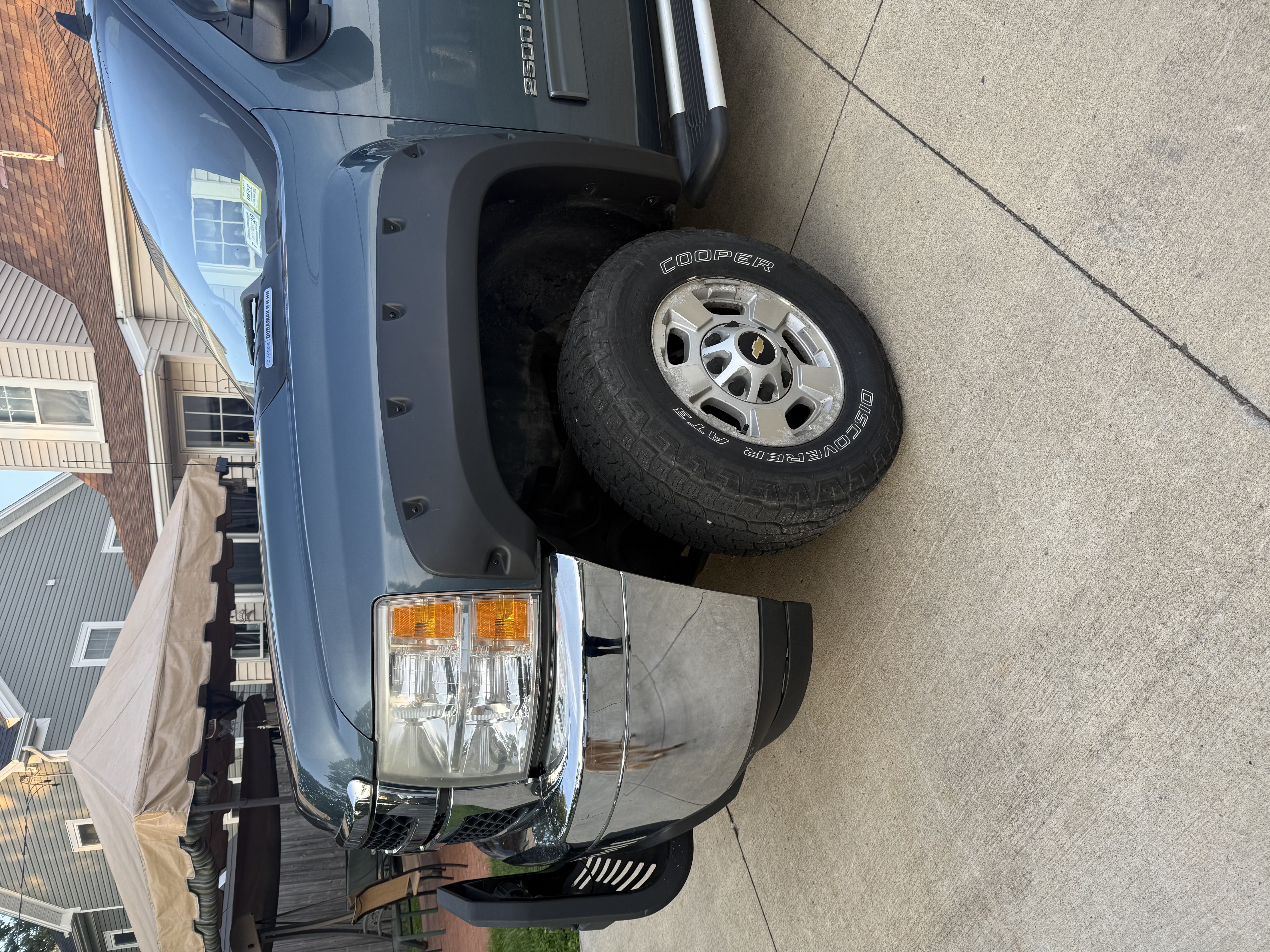 Used 2011 Chevrolet Silverado 2500 LT w/ Convenience Package AWD/4WD image 2
