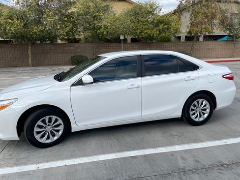 Used 2017 Toyota Camry LE image 2