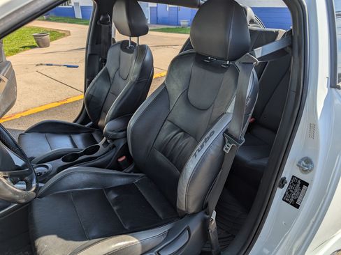 Used 2016 Hyundai Veloster Turbo image 9