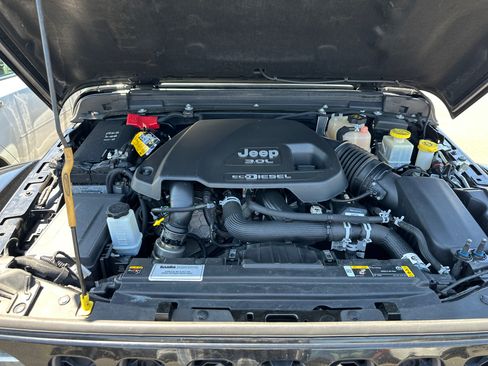 Used 2021 Jeep Gladiator Rubicon AWD/4WD image 9