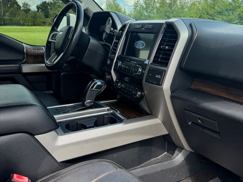 Used 2019 Ford F150 Lariat w/ Trailer Tow Package AWD/4WD image 9