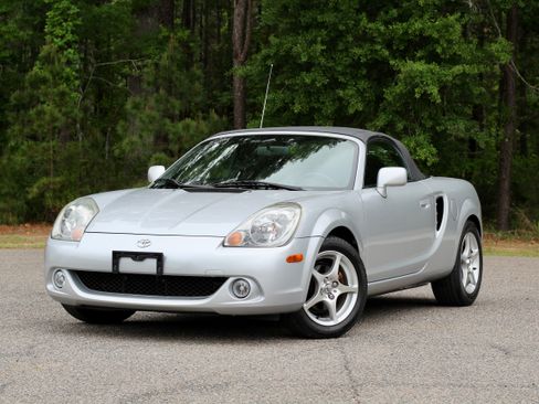 Used 2003 Toyota MR2 RWD image 19