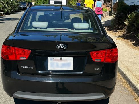 Used 2010 Kia Forte EX image 2