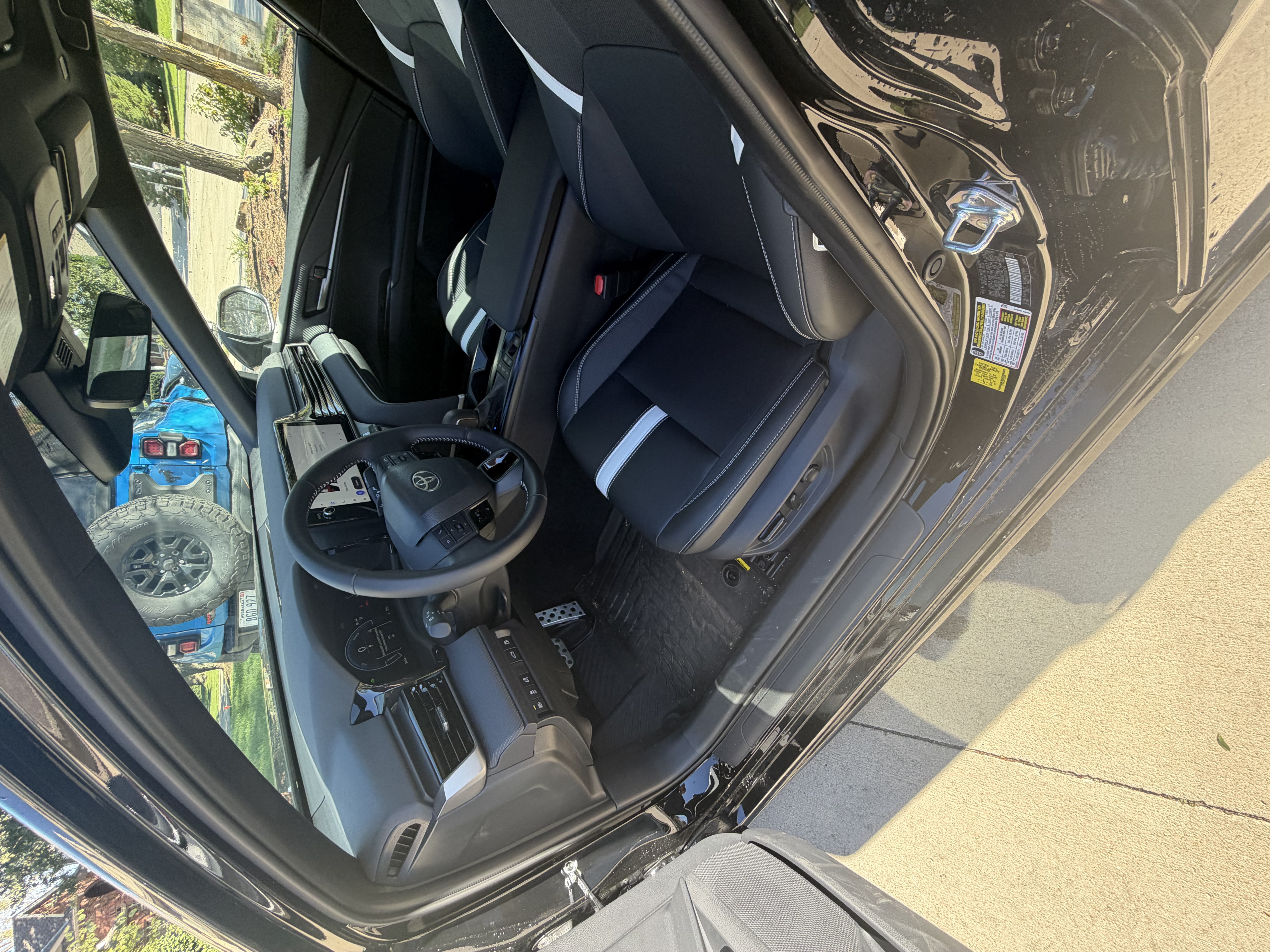 Used 2026 Toyota Camry SE w/ Multimedia Upgrade Package FWD image 8
