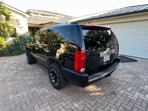 Used 2008 Cadillac Escalade AWD image 2