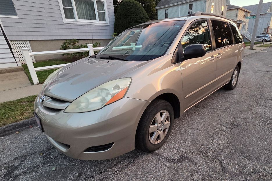 Used 2006 Toyota Sienna LE w/ LE Pkg 4 FWD image 27