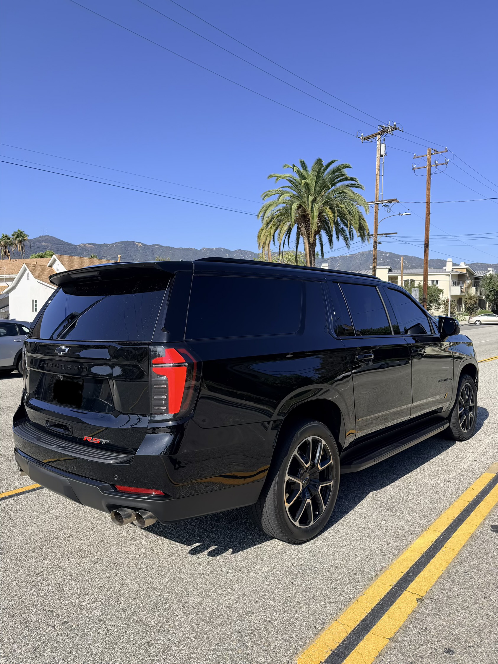 Used 2025 Chevrolet Suburban RST RWD image 8