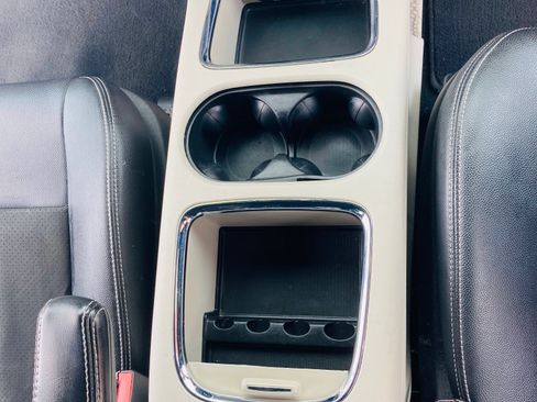 Used 2019 Dodge Grand Caravan SXT image 5