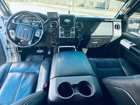 Used 2015 Ford F250 Lariat w/ Lariat Chrome Package image 8