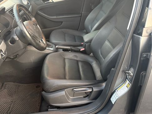 Used 2012 Volkswagen Jetta SEL FWD image 4
