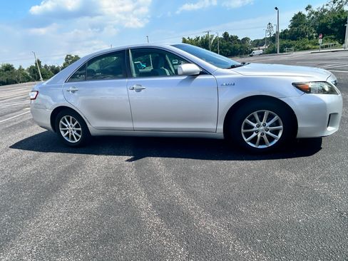 Used 2011 Toyota Camry Hybrid w/ Upgrade Pkg FWD image 2
