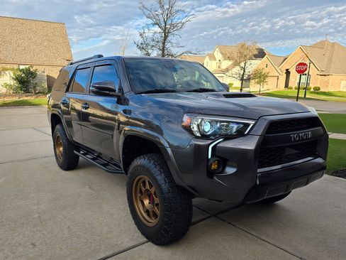 Used 2020 Toyota 4Runner TRD Off-Road Premium image 10