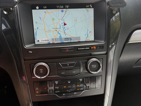 Used 2018 Ford Explorer XLT w/ Equipment Group 202A AWD/4WD image 16