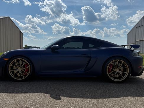 Used 2020 Porsche 718 Cayman GT4 RWD image 2