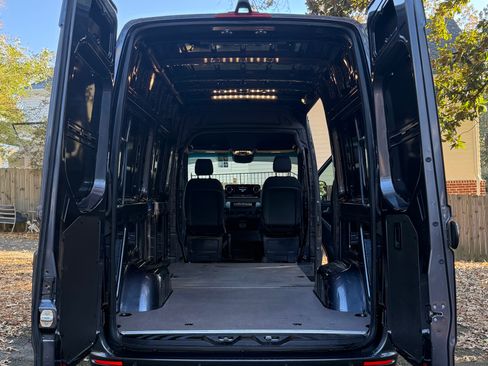 Used 2023 Mercedes-Benz Sprinter 3500 image 19