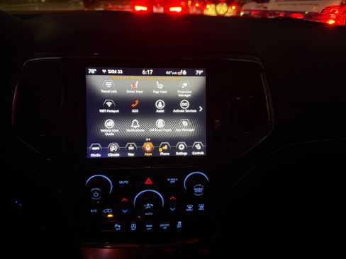 Used 2020 Jeep Grand Cherokee Limited w/ Premium Lighting Group image 12