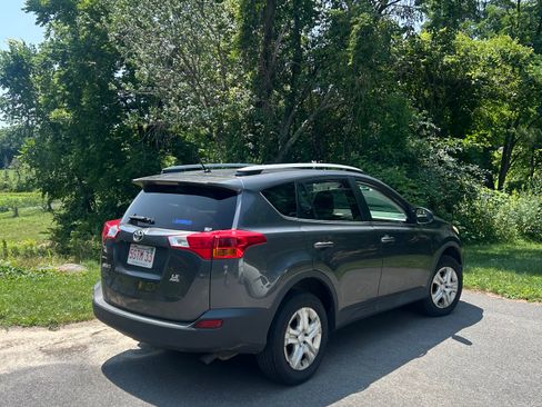 Used 2013 Toyota RAV4 LE AWD/4WD image 5