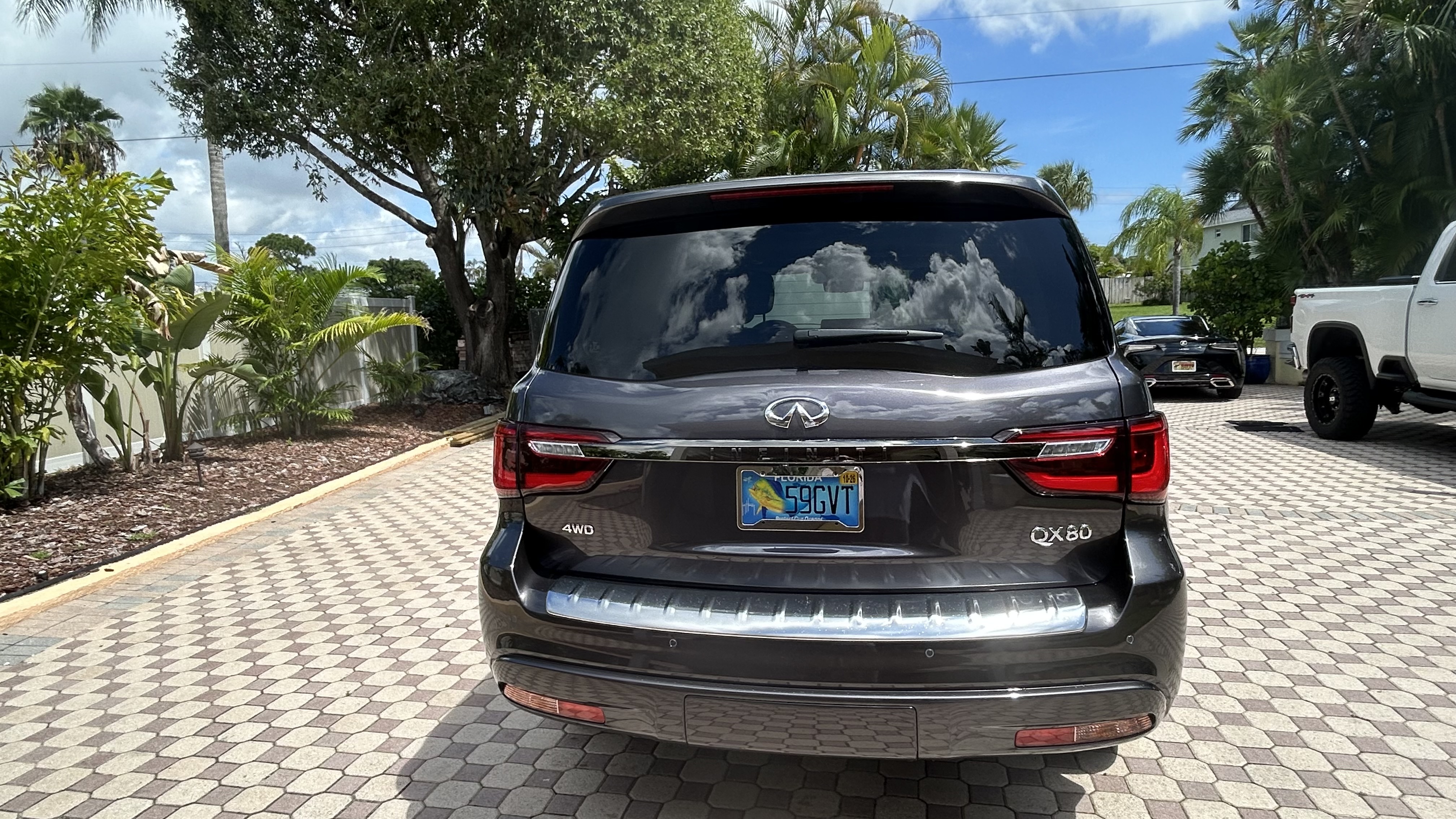 Used 2023 INFINITI QX80 Premium Select w/ Cargo Package AWD/4WD image 2