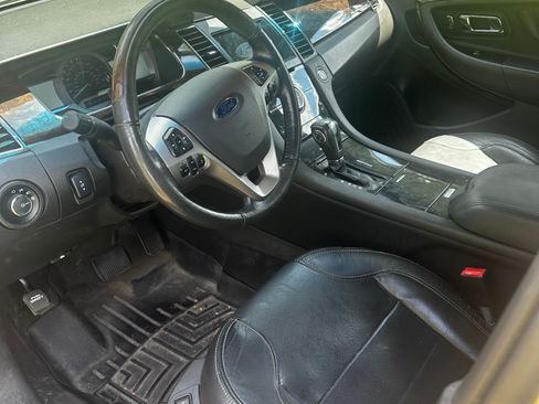 Used 2018 Ford Taurus Limited FWD image 6