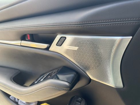 Used 2021 MAZDA MAZDA3 s image 21