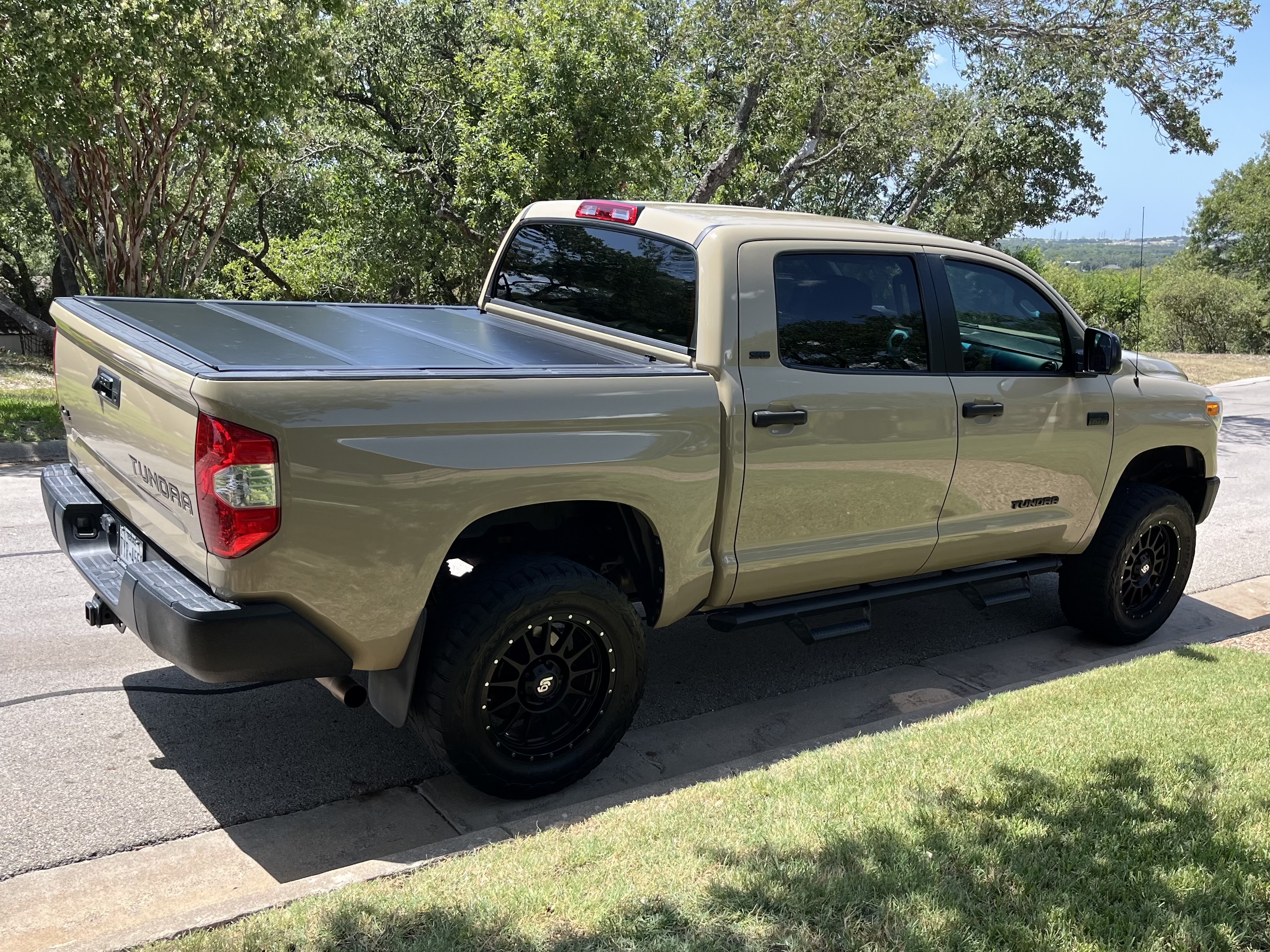 Used 2017 Toyota Tundra SR5 w/ SR5 Upgrade Package AWD/4WD image 5