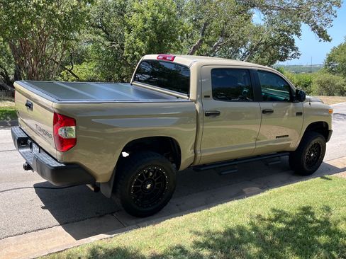 Used 2017 Toyota Tundra SR5 w/ SR5 Upgrade Package AWD/4WD image 5