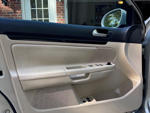 Used 2010 Volkswagen Jetta TDI image 6