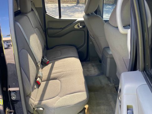 Used 2016 Nissan Frontier SV image 17