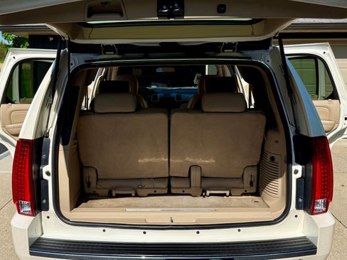 Used 2009 Cadillac Escalade AWD image 24